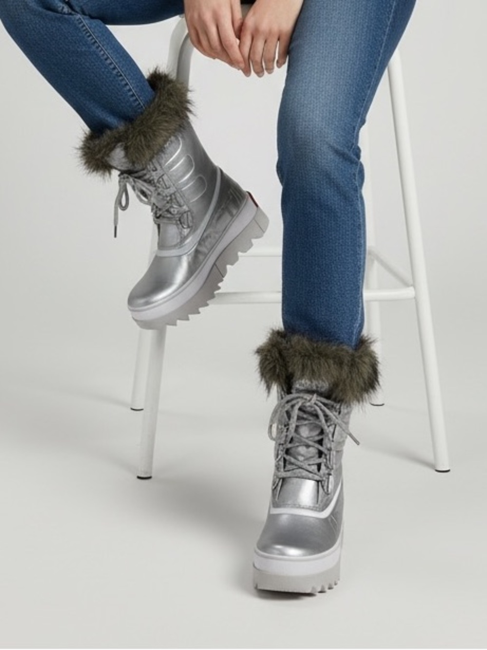 Sorel Silver Faux-Fur Platform Winter Boots Woman Size 7 New
